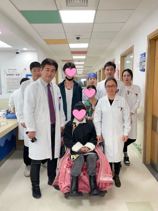 多学科|她曾呼唤死亡，幸得到多方关爱！23岁藏族罕见病女孩在上海重获新生
