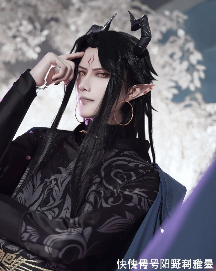夜漓|熊祁cos《魔尊要抱抱》夜漓,作者直夸还原,希望能安排老年组呀