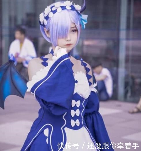 cospl男生宿舍频现女装大佬,室友难掩情绪,尴尬中透露着兴奋