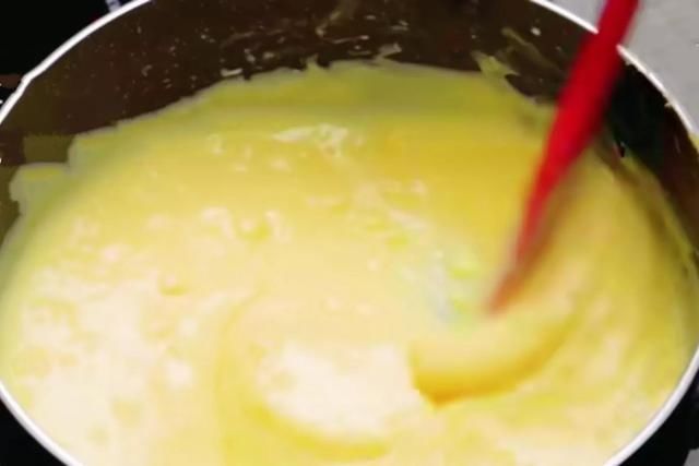 牛奶新吃法,不蒸不炸,搅一搅,烤一烤,外焦内嫩比蛋挞还好吃