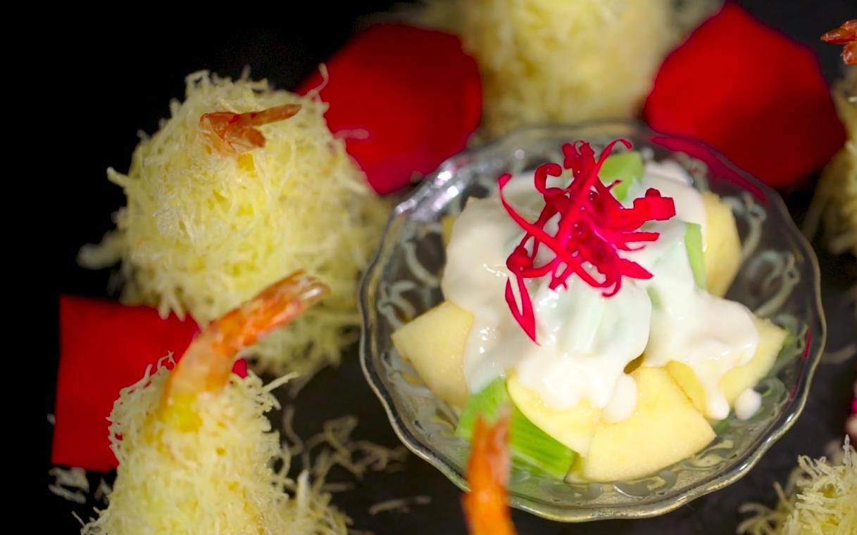 虾还可以这样吃,外酥里嫩,香脆可口,在家也能做的金丝虾球