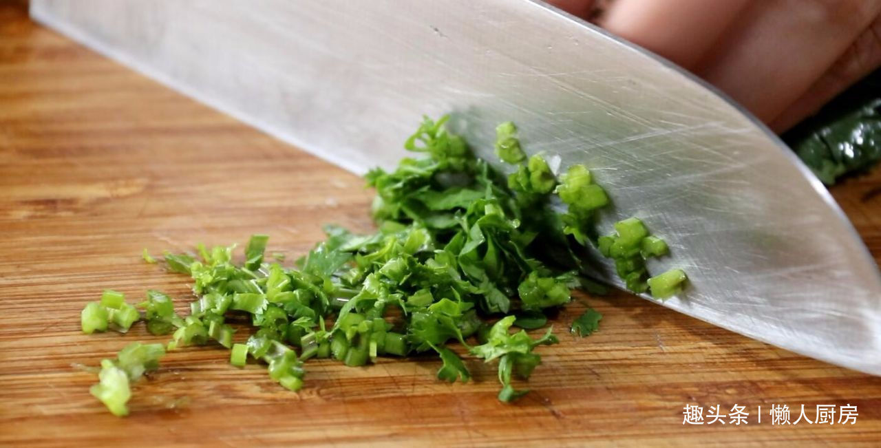 烤生蚝好不好吃全在酱汁，教你调一碗秘制酱料，比烧烤店的好吃