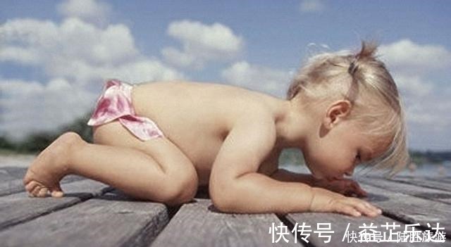 弯曲|影响宝宝脊柱发育的错误做法,家长要收藏了