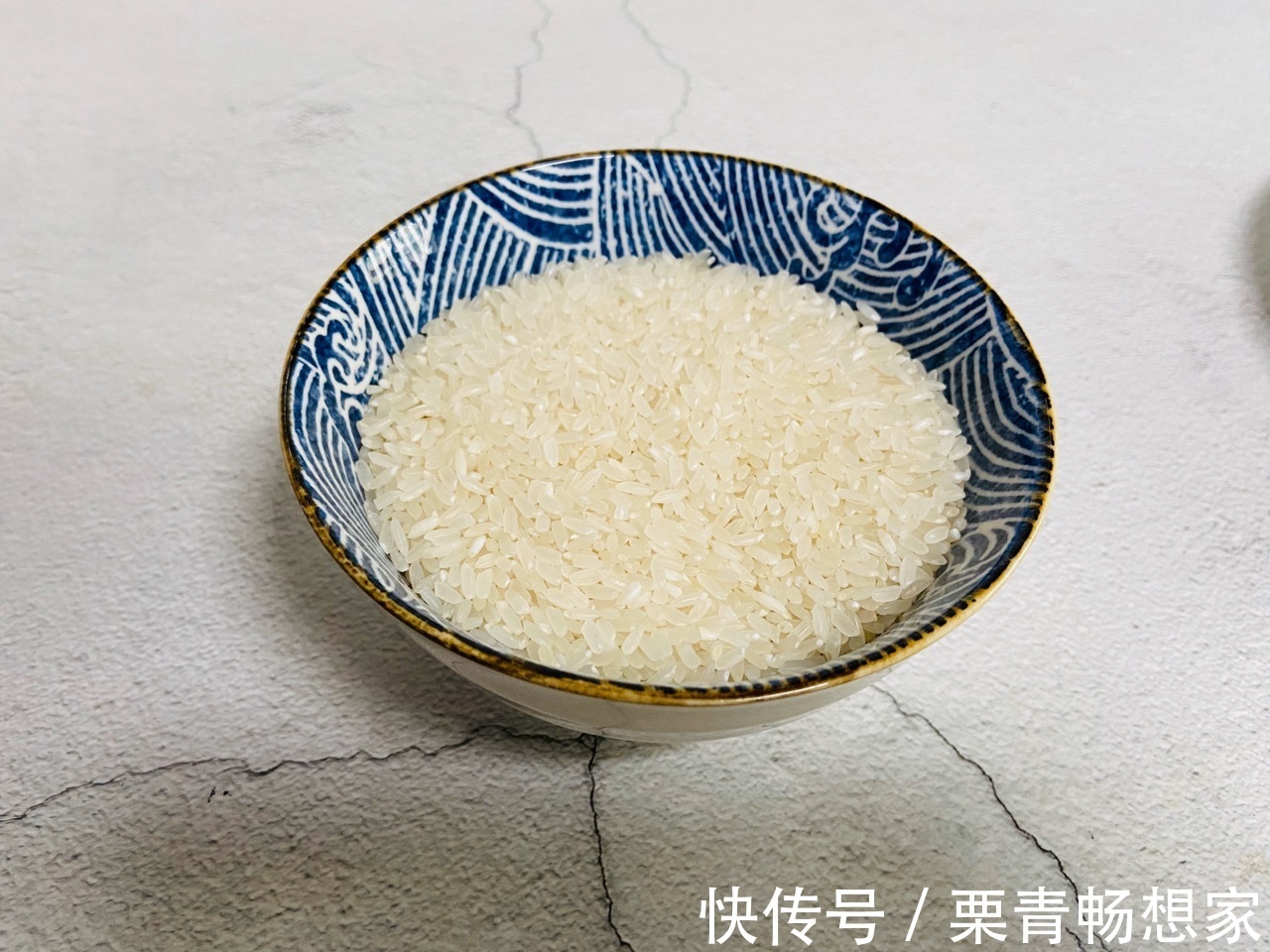 香菇土豆腊肠焖饭，美味好吃，健康有营养