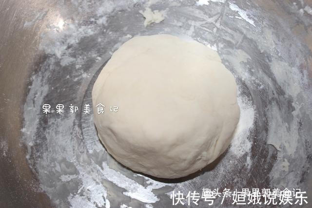 烙饼时,有人烫面,有人抹油,其实都不对,大厨教你正确做法