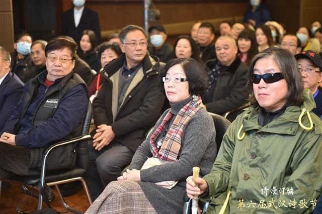  汇聚|第六届武汉诗歌节开幕，舒婷、李少君、周云蓬等百位诗人汇聚江城