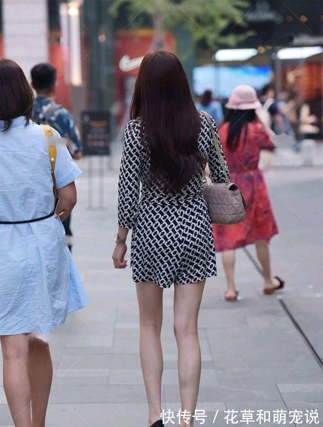 时尚 黑白格收腰连衣裙,时尚霸气,彰显强大气质的同时,尽显职业范!