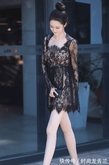 连衣裙 新上任的“腿精”女主管,第一天上班打扮得很洋气,男同事都心动了