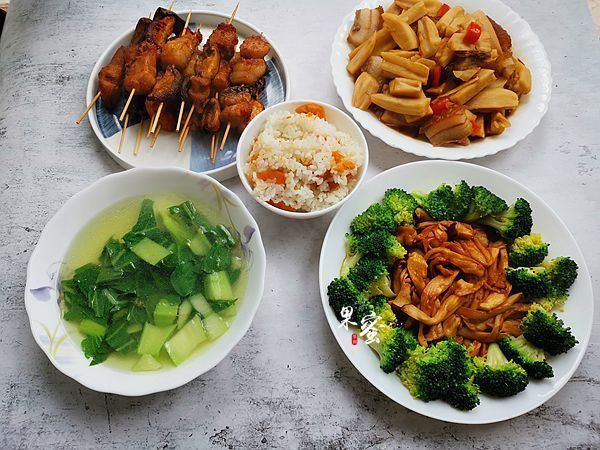 三个人的午餐,三菜一汤,简单而丰富,第一道香而不腻,孩子喜欢