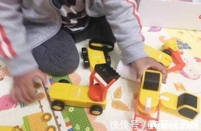 笑笑|一岁宝宝有这3种行为,是“变聪明”的表现,宝妈别强迫改正