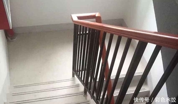 中老年人|50岁后,膝盖走下坡路,骨科专家:4个给关节上刑的行为,少做点