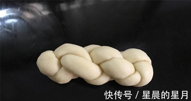 面包|教你一种麻花新做法,做法简单特好吃,比面包还松软,越嚼越香!