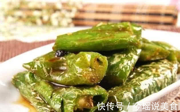 做虎皮青椒时,青椒下锅煎之前,多加一个步骤,做出来更美味
