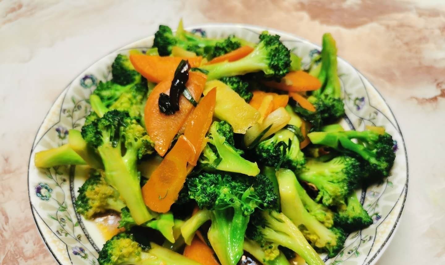 小姑子一家光临,弟妹做的8菜1汤在朋友圈火了,网友:真舍得