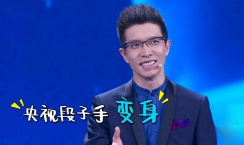 |“段子手”康辉学跳舞,被8位美女围在中间,手足无措像小学生