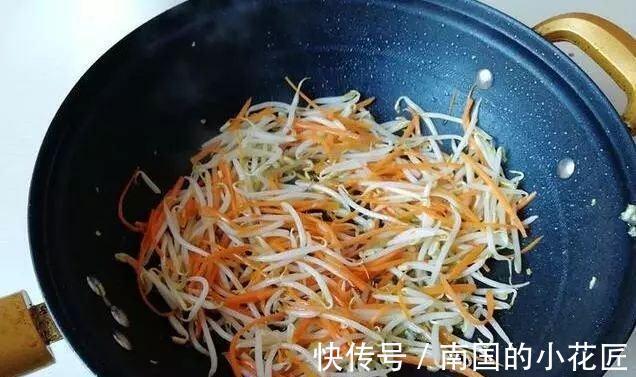 做法|挂面试试这种做法,太好吃了,做早餐营养丰富!