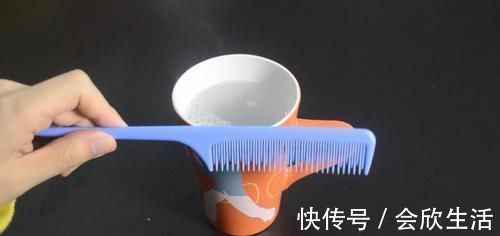 梳子脏了难清洗 只需用它泡一泡, 梳子立马洁净如新, 赶紧去试试