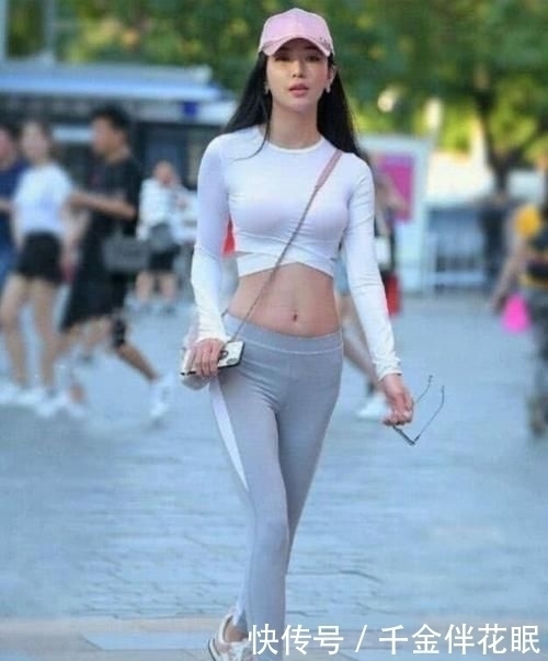 美女|开春还是选择“打底裤”,简单优雅又好看,气质型美女的最佳选择