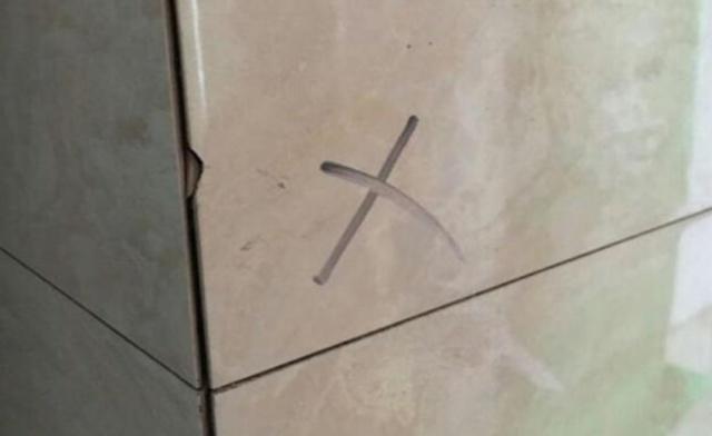 师傅|瓷砖满满记号,业主要求墙面返工,师傅撒手不干直言不关他的事