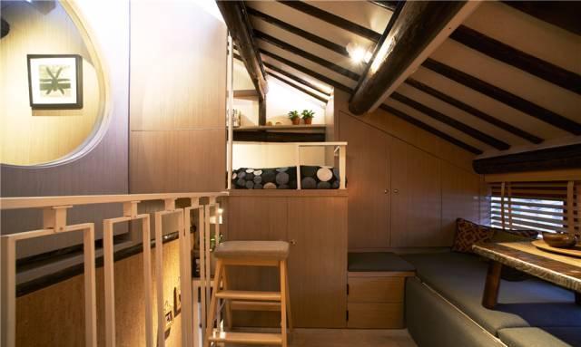 爷爷奶奶|三代6口人挤24㎡弄堂房，28岁侄子与姨妈同卧，因怕苦从不工作