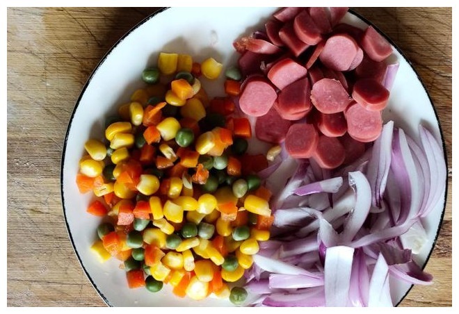 在家做披萨原来这么简单,学会再也不用叫外卖,底部酥脆咸香软糯