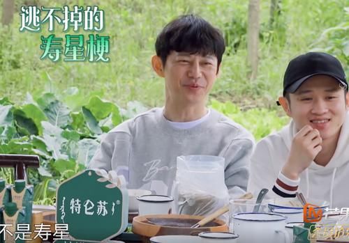 张艺兴|张艺兴资源这么好？六岁参加《快本》与何炅合影，还是艺术节常客