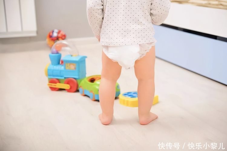 三方面|夏天宝宝能告别纸尿裤吗?留意三方面及时训练如厕,随时可以