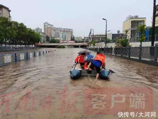 车站|面对大雨，他们在防汛一线奋战了5个小时