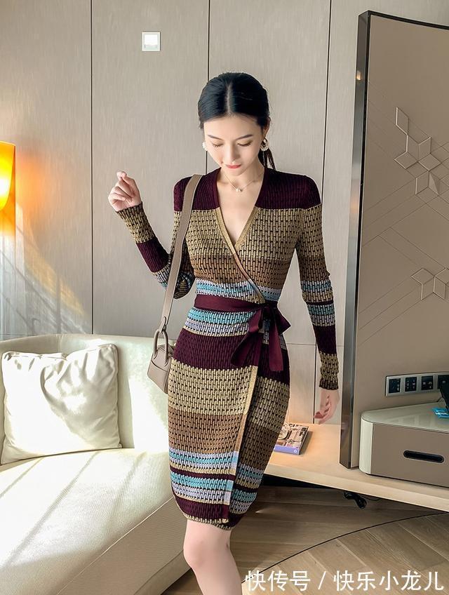 高跟鞋|秋天展现的是女人的精致，金属质感裹身连裙轻松穿出高级感