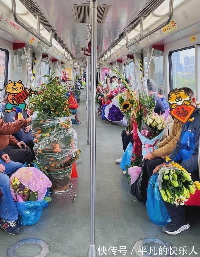 |今日段子：竟然还有人反向烤火？难道不怕烧到屁股吗？