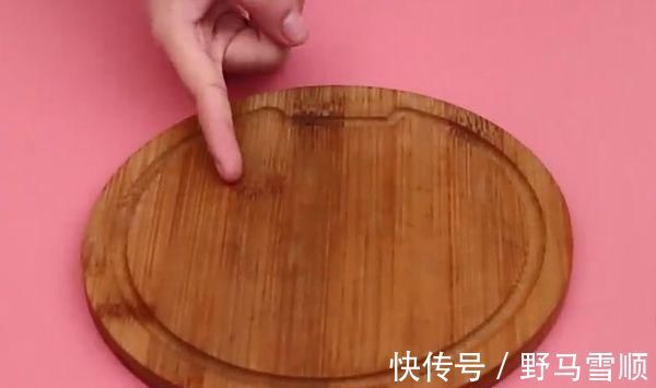 木菜板发霉开裂只需倒点厨房里的“它”,用10年都不发霉开裂
