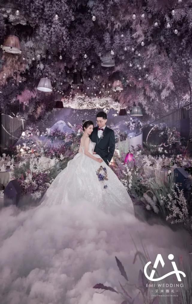 以月见草为设计灵感，打造一场富有诗性的紫色系婚礼