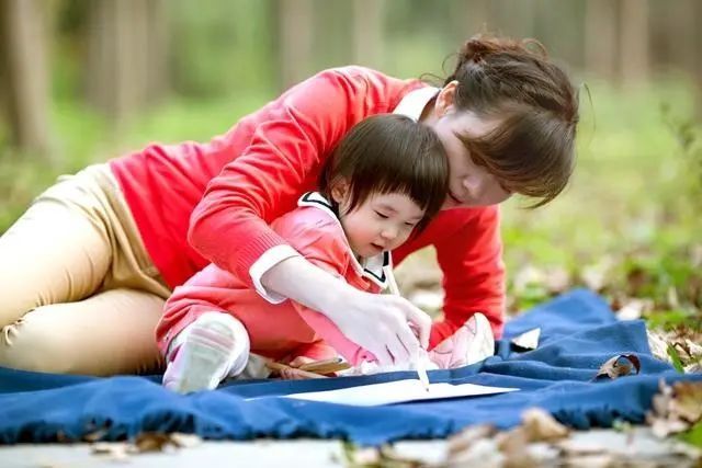 毁掉|妈妈无微不至的陪伴，正在一点点毁掉你的孩子，别沾沾自喜不自知