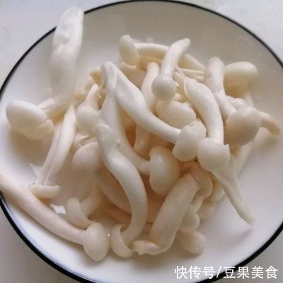巨下饭|#巨下饭的家常菜#黄瓜炒菌菇