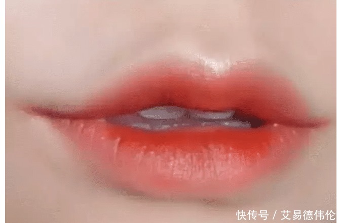 心动|咬唇妆已经过时了!最近流行这种“M微笑唇妆”,直男看了也心动