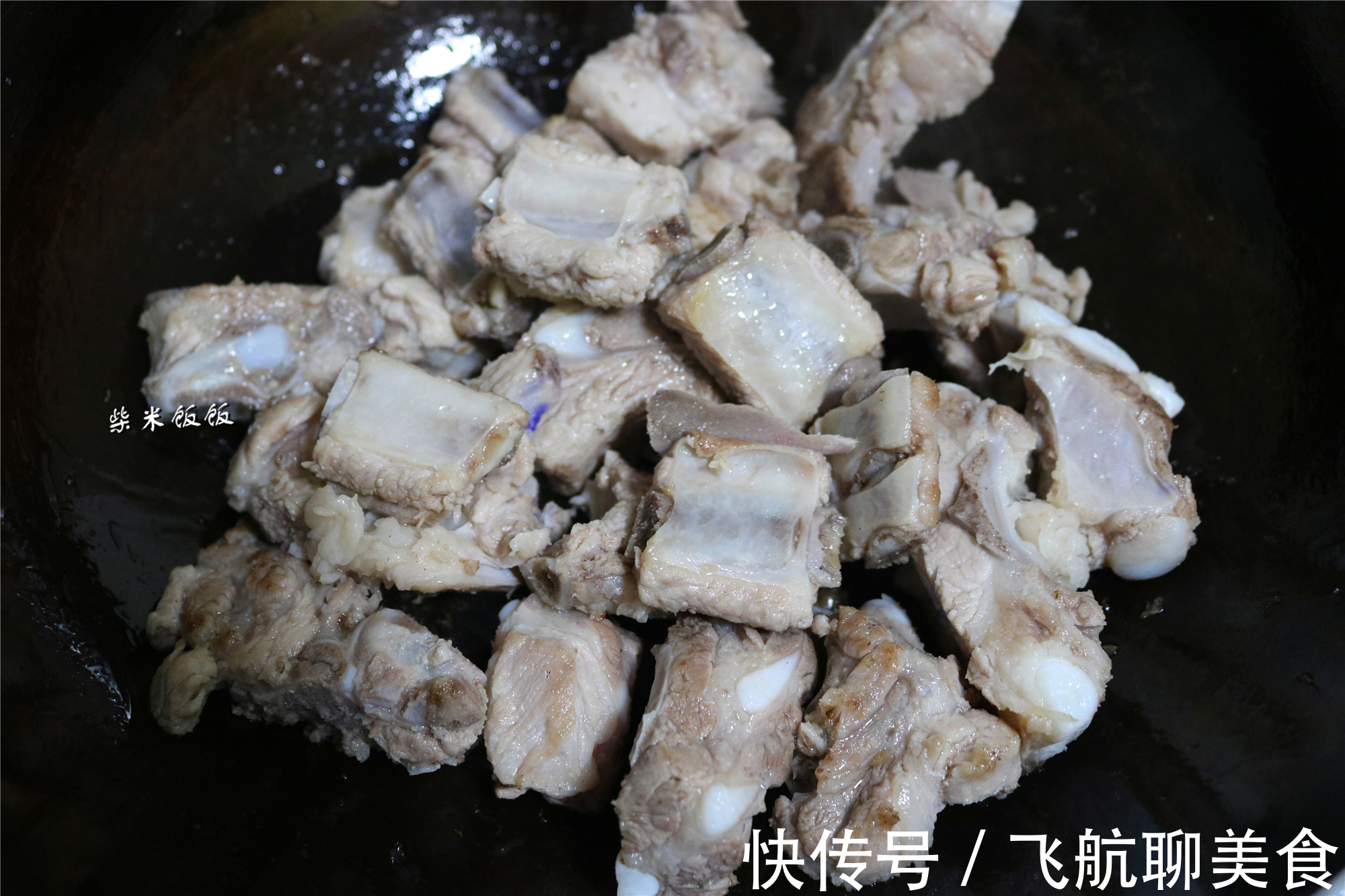 桂皮|做红烧排骨,别放八角桂皮了,教你这样做,好吃到流口水