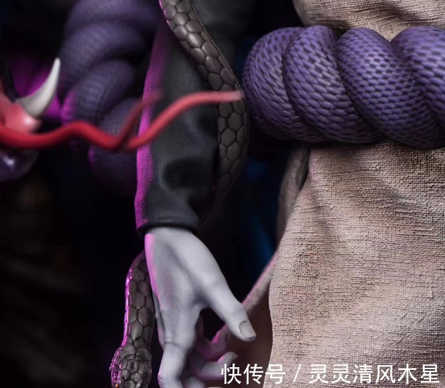 大蛇丸|火影大蛇丸双通灵兽手办,万蛇瞳孔栩栩如生,白磷大蛇造型亮眼