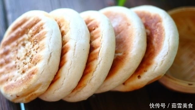 一碗面粉，一碗豆沙，做少油少糖的发面饼，老人孩子放心吃
