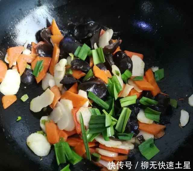 黑木耳|胡萝卜黑木耳炒荸荠,家常小炒