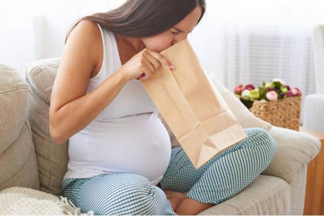 苏打饼干|俩孕妇,为何一个天天“吐”,一个却不“吐”,医生跟胎儿有关