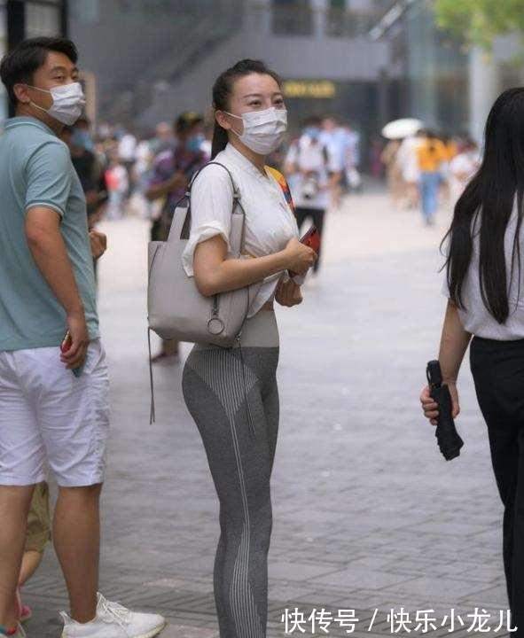 高跟鞋 打底裤的打扮开启时尚模式,带来精致的风格,好看不挑人