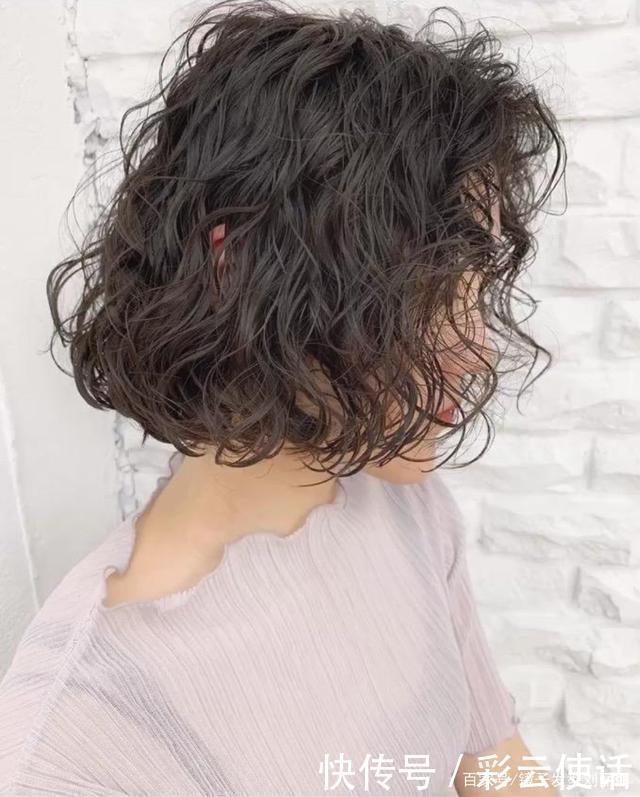 瘦脸 越烫越时尚发型20款,蓬松瘦脸真洋气,有你同款吗