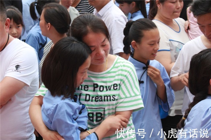 上有老下有小|一半以上的学生痛恨父母,是父母做得不好,还是孩子不理解家长?