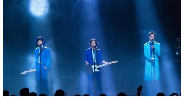 陈小春|《披荆斩棘的哥哥》陈小春部落全员“西装杀”李承铉张淇双吉他深情献唱