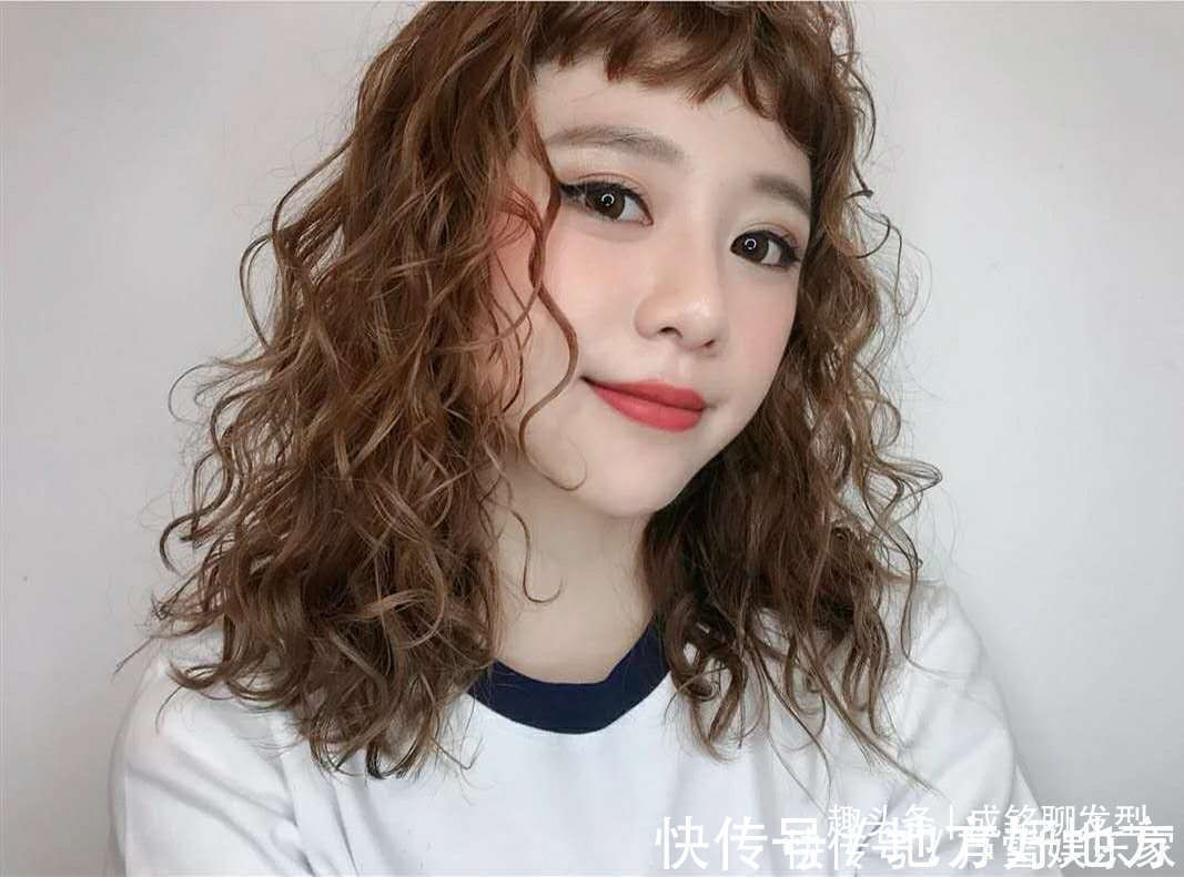 造型品|烫发不会打理造型今年流行“吹不干”发型,不用造型也很时髦