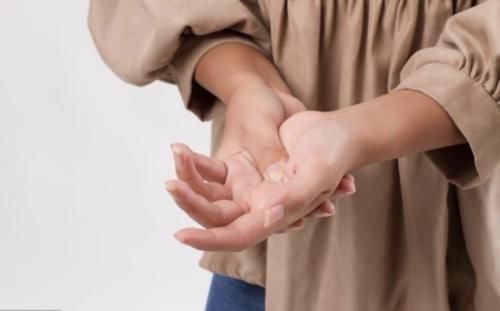 胆囊切除|花生被称为“长生果”,医生:4种人最好别吃,否成“催命符”!