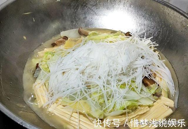 解馋|1个白菜，2根腐竹，教你最好吃的做法，比大鱼大肉都香，真解馋