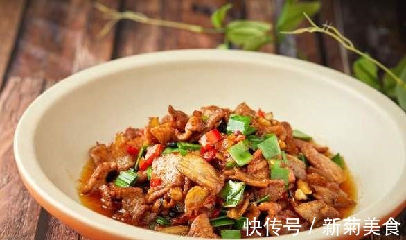 技巧|炒肉时,别再直接下锅了,牢记2个技巧,香嫩又入味,不柴也不腥