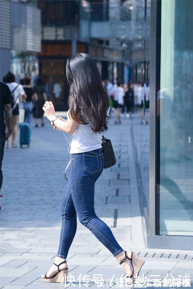 姑娘 微胖身材怎么搭配,紧身牛仔裤和坡跟鞋组合,让你更具有魅力
