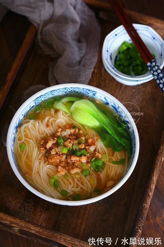 10分钟早餐面，肉末和面条的搭配，好吃到连汤都不想剩下